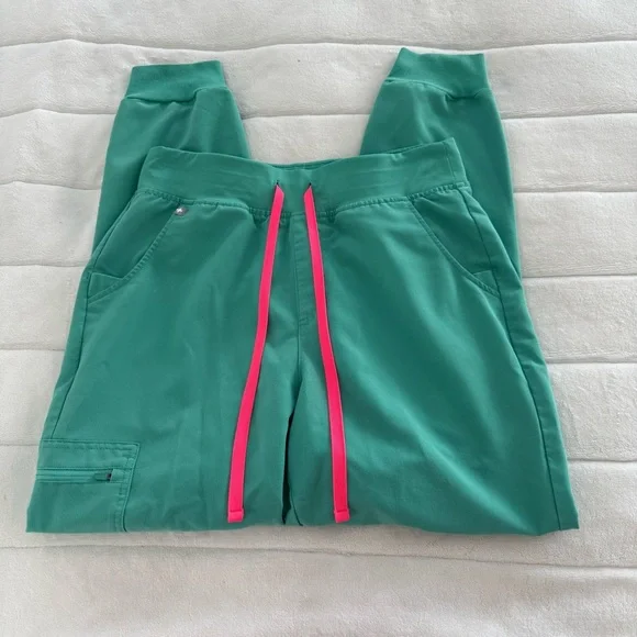 FIGS Surgical Green Scrub Set - Picture 2 of 9